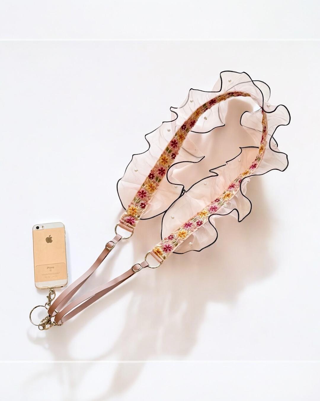 pink×big frill 刺繍リボンのフリルスマホショルダー