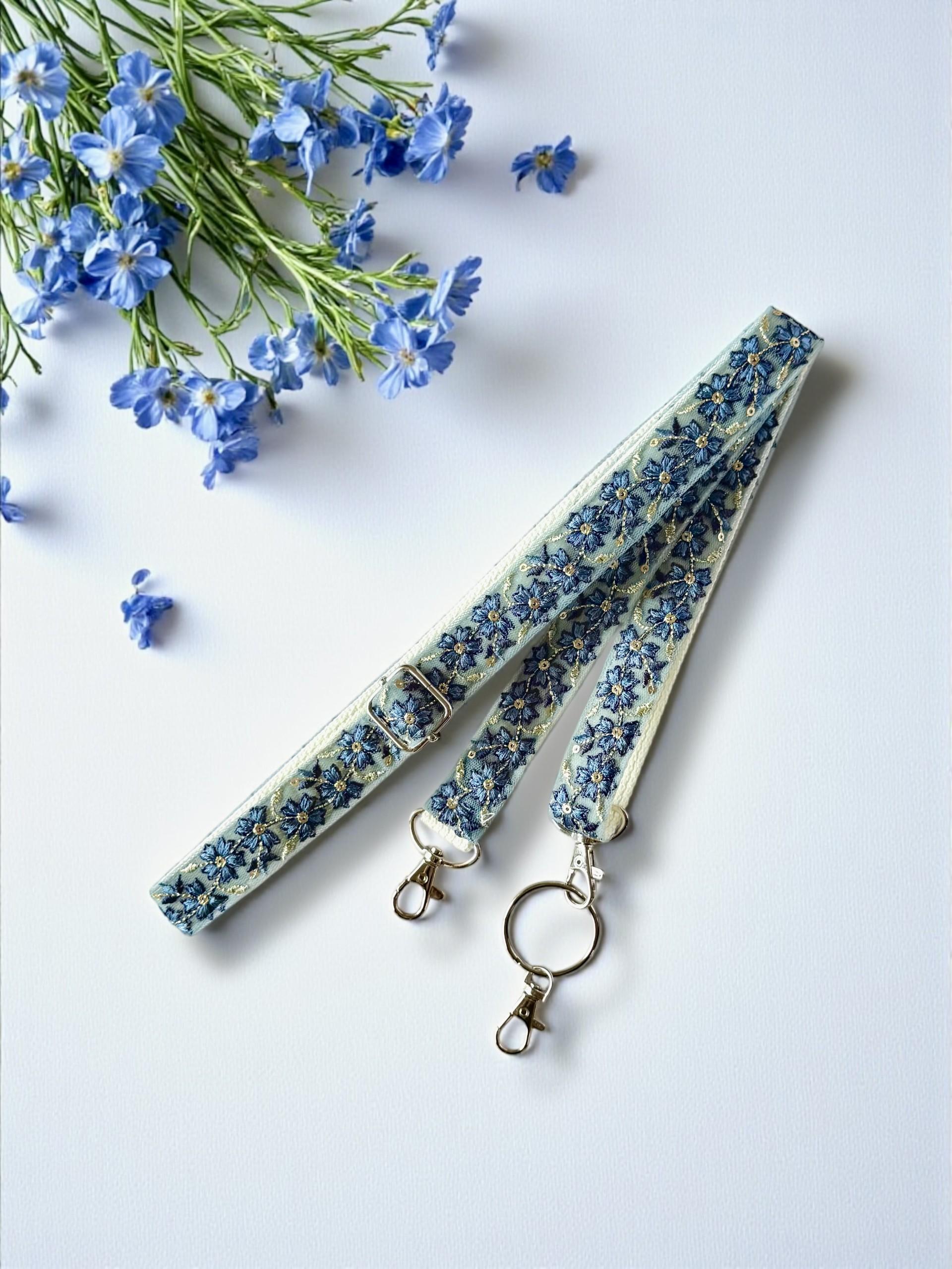 White×Blue flower　刺繍リボンのフリルスマホショルダー