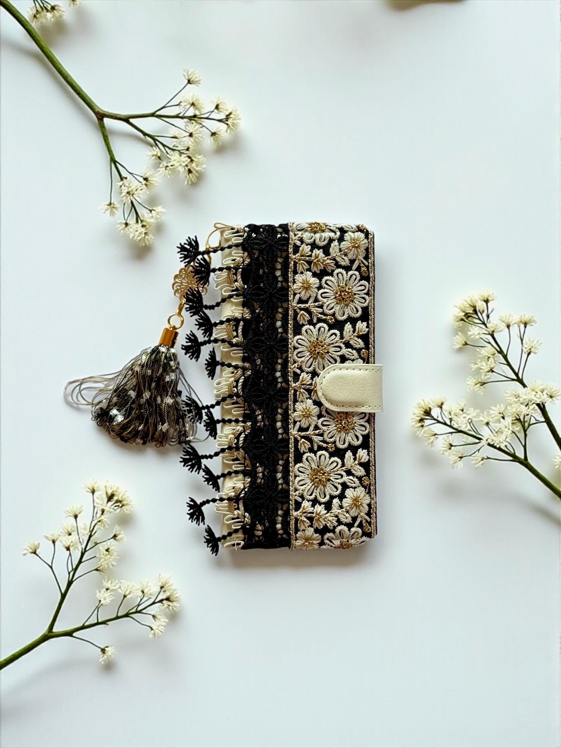 White Blackflower iPhoneケース/スマホケース1枚目の画像